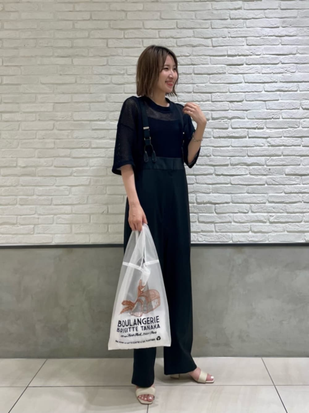 「Sandals styling、Pants style、モード、骨格_ウェーブ、パーソナルカラー_SPRING」｜「ODETTE E ODILEの＜BRIGITTE TANAKA＞ パンヤサン（エコバッグ/サブバッグ、その他）」を使った、清水　オデット エ オディール スタッフさん（レディース・164cm）の夏コーディネートの1枚目の写真