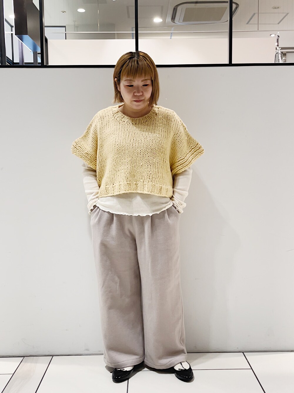 「ハンドニット、ベスト、ニット、テレコ、レース、ワイドパンツ、パンツスタイル、バレエシューズ、ボア、ボアジャケット、ピュアルセシン、相互フォロー、リバーシブル、スタンドカラー」｜「PUAL CE CINのLISA CONTI　バレエシューズ（バレエシューズ、ブラック系）」を使った、pualkisakoさん（レディース・152cm）の冬コーディネートの1枚目の写真