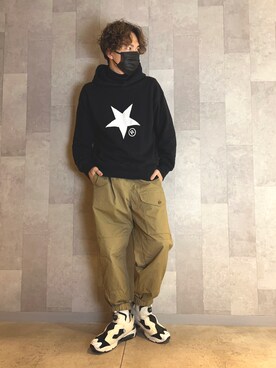 「CONVERSE TOKYO（コンバーストウキョウ）のアイテム（パーカー）」を使った、nnnaosさん（メンズ・171cm）の冬コーディネート