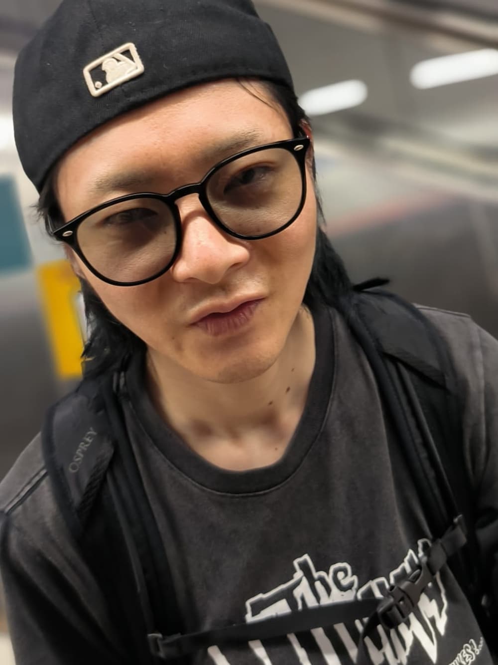 「シンガポール、保育士、春服デビュー宣言、カジュアル、通勤コーデ、バックパック」｜「あたいのくちびるのアイテム（リップクリーム、レッド系）」を使った、Tuna Shakeさん（メンズ・175cm）の春コーディネートの1枚目の写真