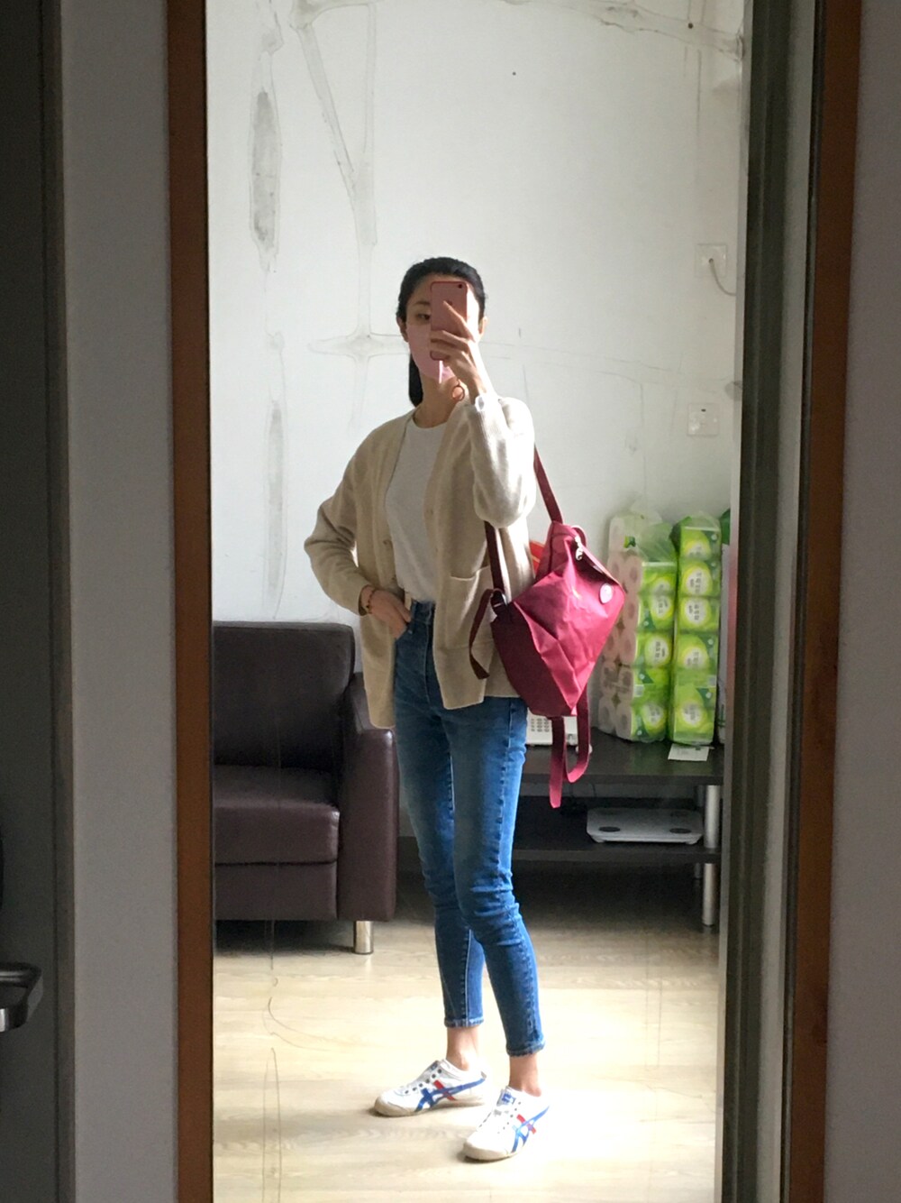 「girl、boyish、school」｜「Levis PReMIUMのアイテム（デニムパンツ、ブルー系）」を使った、yukii5lansさん（レディース・166cm）の冬コーディネートの1枚目の写真