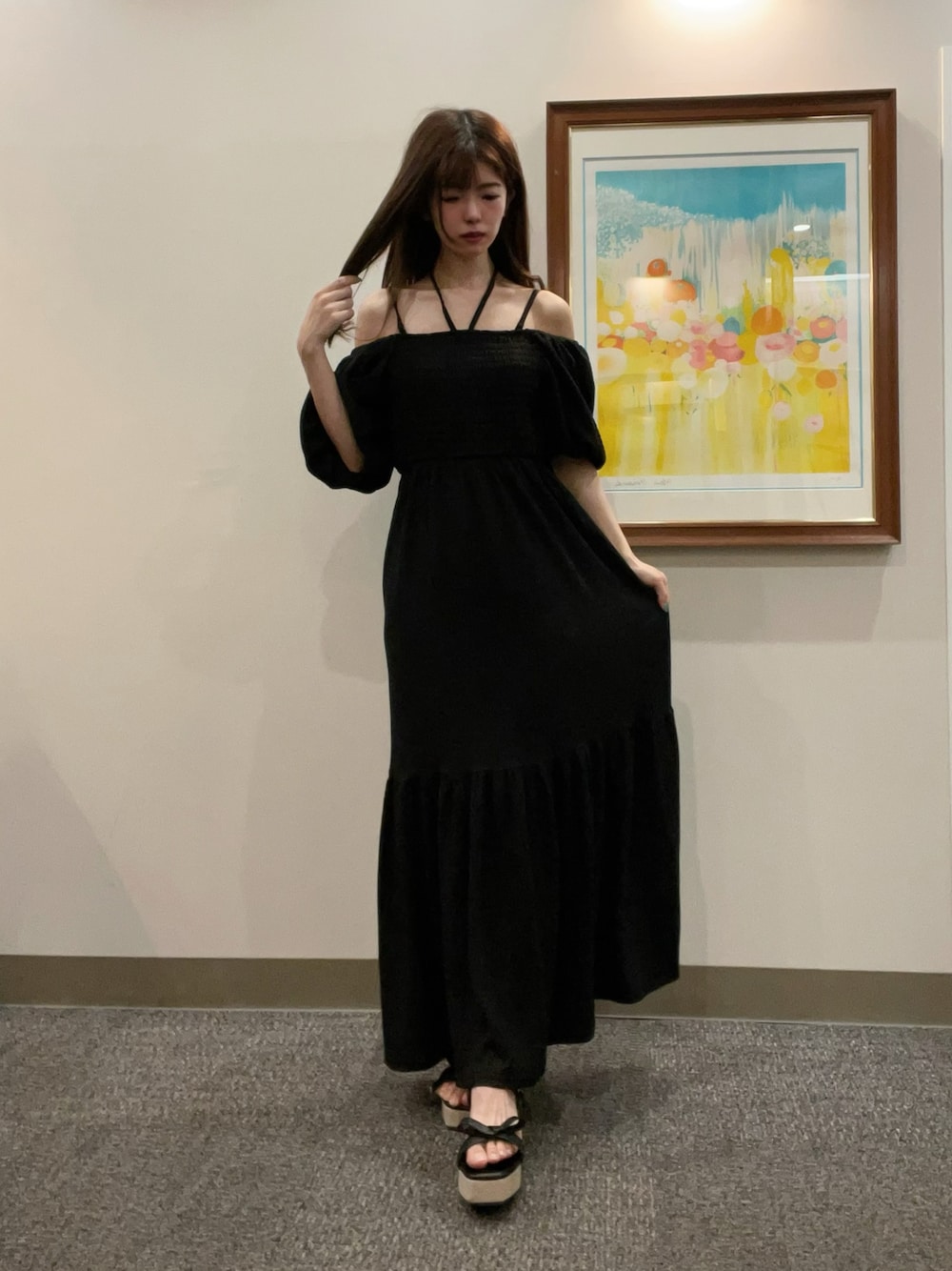 「ワンピース、ラクチンコーデ、オトナ女子、夏、黒、骨格ウェーブ、低身長コーデ」｜「INGNIのマルチWayオフショルバルーンスリーブワンピース（ワンピース、ブラック系）」を使った、ゆいさん（骨格ウェーブ・レディース・155cm）の春コーディネートの1枚目の写真
