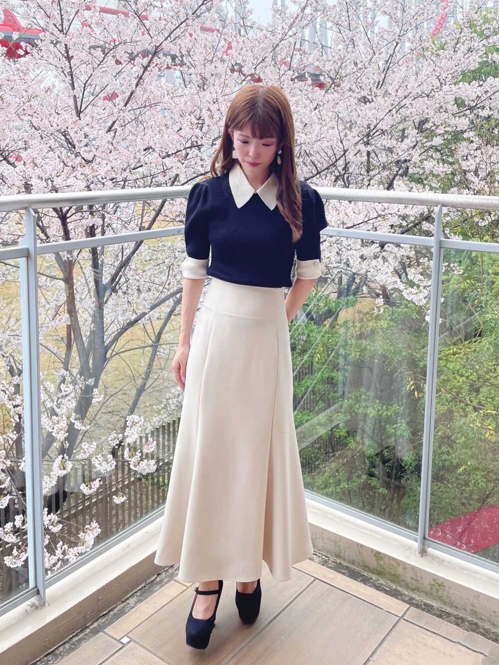 「レイヤードスタイル、今日のコーデ、いいね、save、フォローお願いします🤑、ロングスカート、INGNI、INGNIスタッフ、骨格ウェーブ、低身長コーデ、きれいめ、オトナ女子、ガーリー、綺麗めコーデ、アウトレット」｜「INGNIの配色襟付半袖ニット／A（ニット/セーター、ブラック系）」を使った、ゆいさん（骨格ウェーブ・レディース・155cm）の夏コーディネートの1枚目の写真