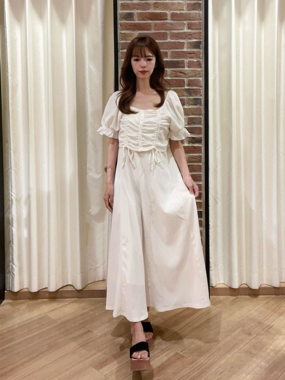 「ワンピース、着回しコーデ、夏コーデ、白ワンピース、低身長コーデ、INGNI」｜「INGNIの【WEB限定】ドロストブラウス＋キャミワンピース／セットアップ（ワンピース、ホワイト系）」を使った、ゆいさん（骨格ウェーブ・レディース・155cm）の夏コーディネートの1枚目の写真