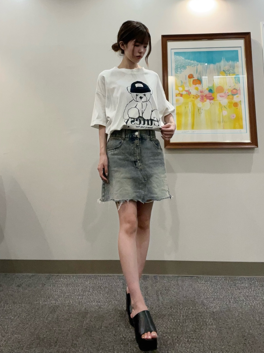 「くま、Tシャツ、デニム、ミニスカート、カジュアル、低身長、夏コーデ、白Tシャツ、おしゃれさんと繋がりたい、夏、プチプラ」｜「INGNIのカットオフデニムスカート(セットアップ対応)（デニムスカート、ブルー系）」を使った、ゆいさん（骨格ウェーブ・レディース・155cm）の夏コーディネートの1枚目の写真
