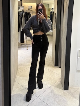 「EMODA（エモダ）のアイテム（デニムパンツ）」を使った、菅谷レイナさん（レディース・168cm）の秋コーディネート