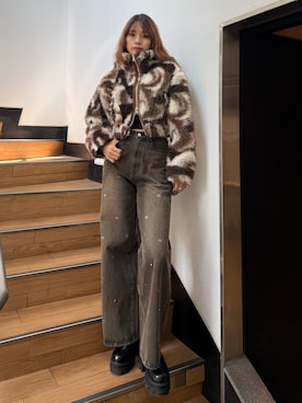 「EMODA（エモダ）のアイテム（デニムパンツ）」を使った、菅谷レイナさん（レディース・168cm）の秋コーディネート