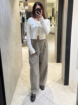 「EMODA（エモダ）のカットツインセット（Tシャツ/カットソー、ホワイト系）」を使った、菅谷レイナさん（レディース・168cm）の春コーディネート