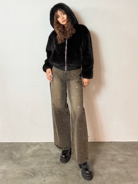 「EMODA（エモダ）のアイテム（デニムパンツ）」を使った、菅谷レイナさん（レディース・168cm）の秋コーディネート