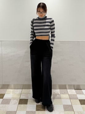 「EMODA（エモダ）のハイネッククロップニット（ニット/セーター）」を使った、菅谷レイナさん（レディース・168cm）の秋コーディネート