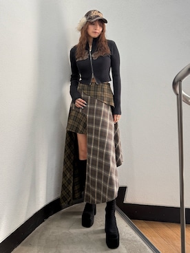 「EMODA（エモダ）のバルキープランプフィットブーツ（ブーツ）」を使った、菅谷レイナさん（レディース・168cm）の秋コーディネート