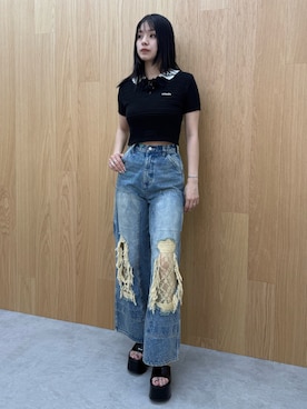 「EMODA（エモダ）のウエッジプラットフォームサンダル（サンダル、ブラック系）」を使った、菅谷レイナさん（レディース・168cm）の春コーディネート