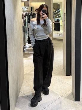 「EMODA（エモダ）のワイドネックサイドストリングトップス（Tシャツ/カットソー、グレー系）」を使った、菅谷レイナさん（レディース・168cm）の春コーディネート