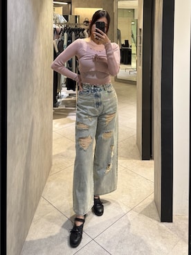 「EMODA（エモダ）のバルキーワイドハイウエストクラッシュジーンズ（デニムパンツ、ブルー系）」を使った、菅谷レイナさん（レディース・168cm）の春コーディネート