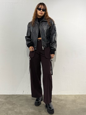 「EMODA（エモダ）のハイネッククロップニット（ニット/セーター）」を使った、菅谷レイナさん（レディース・168cm）の秋コーディネート