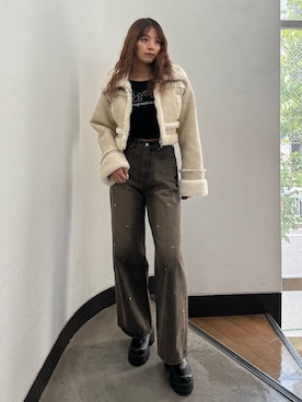 「EMODA（エモダ）のアイテム（デニムパンツ）」を使った、菅谷レイナさん（レディース・168cm）の秋コーディネート