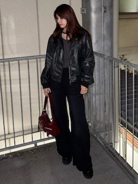 「アイテム（スウェットパンツ）」を使った、菅谷レイナさん（レディース・168cm）の秋コーディネート