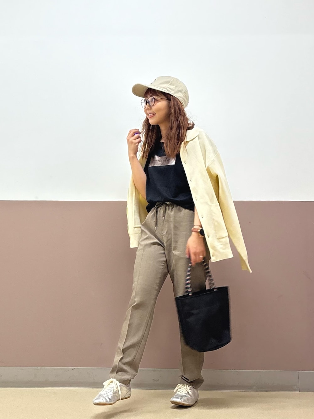 「春コーデ、春めき満開コーデ、春服コーデ、ラクチンコーデ、きれいめコーディネート、低身長女子、大人ファッション、アーノルドパーマー、Arnold Palmer、カーディガン、半袖Ｔシャツ、カットソー、キャップ、ニットカーディガン、トートバッグ」｜「Arnold Palmerの製品洗い シェア キャップ（キャップ、ベージュ系）」を使った、アーノルドパーマー＠イオンレイクタウン店さん（骨格ストレート・レディース・152cm）の春コーディネートの1枚目の写真