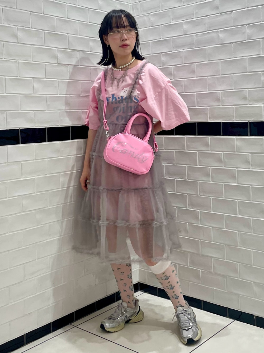 「Candy Stripper、NIKE、Tシャツ、ビッグシルエット、キャミワンピ、チュール、オーガンジー、ミニボストンバッグ、レイヤードスタイル、ガーリー、夏だ！Tシャツ着よう！」｜「Candy StripperのCND CLUB BIG Tシャツ（Tシャツ/カットソー、ピンク系）」を使った、CandyStripper_hotoriさん（レディース・160cm）の夏コーディネートの1枚目の写真