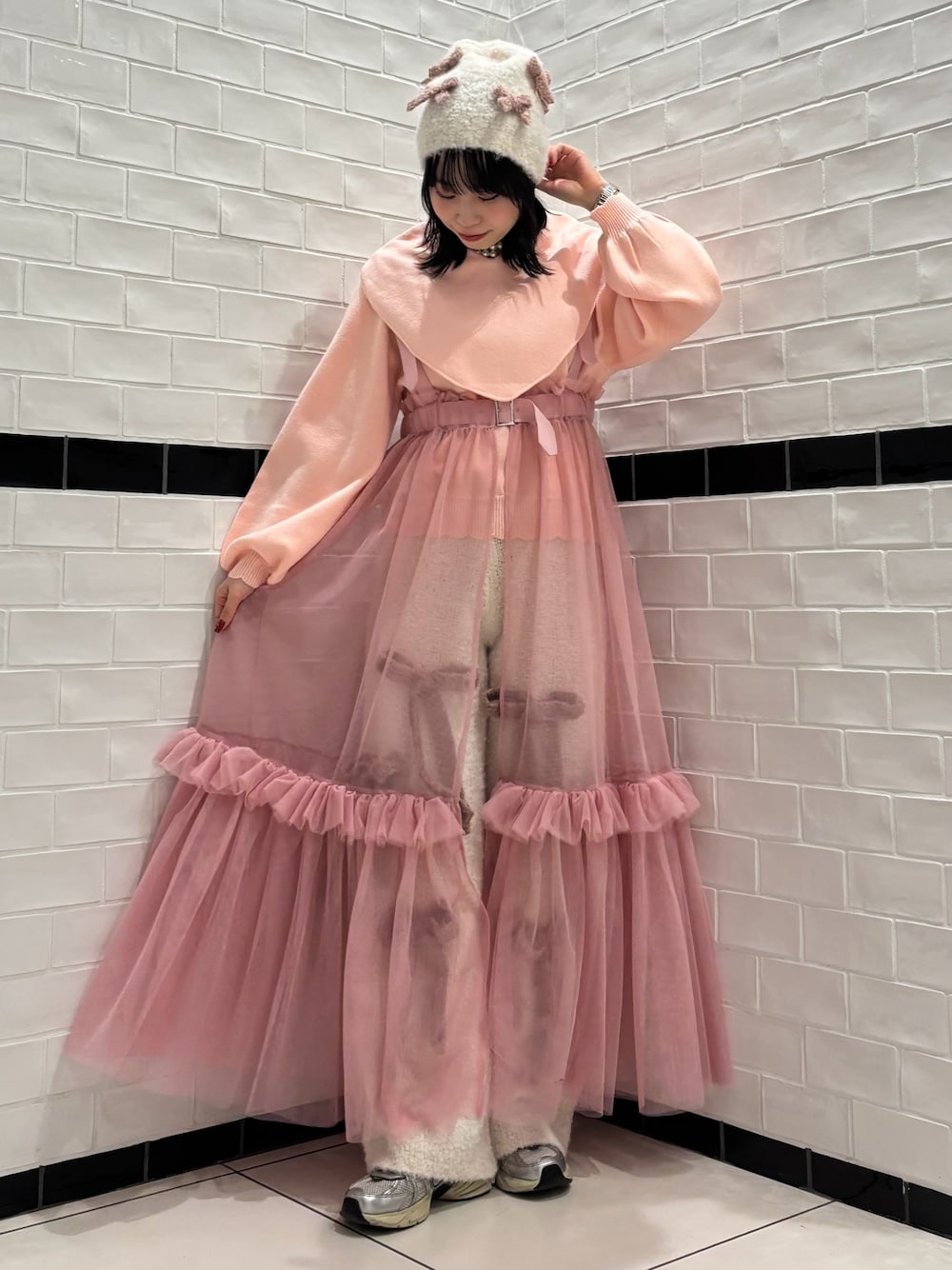 「Candy Stripper、NIKE、ニット、ハート、スカート、チュール、ハーネス、ニットパンツ、リボン、ビーニー、ピンク、ガーリー、冬コーデ」｜「Candy Stripperの&#9825; COLLAR ニット（ニット/セーター、ピンク系）」を使った、CandyStripper_hotoriさん（レディース・160cm）の冬コーディネートの1枚目の写真
