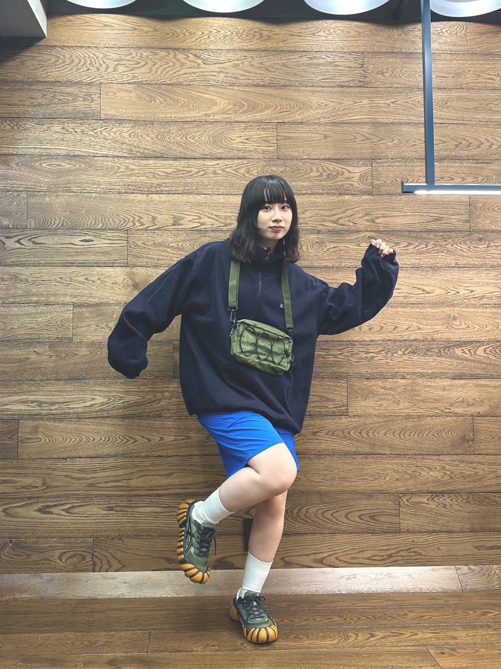 「アウトドアスタイル、キャンプ、休日スタイル、夏、秋先取りコーデ、ootd、カジュアル、メンズライク、ハーフパンツ」｜「MANASTASHのアイテム（その他トップス、ブルー系）」を使った、コト星さん（レディース・156cm）の夏コーディネートの1枚目の写真