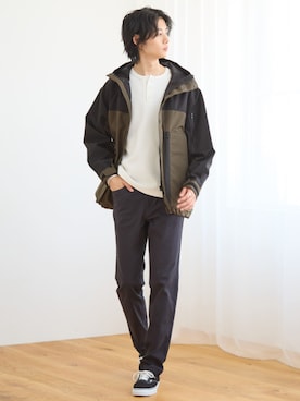 「nissen（ニッセン）のストレッチ素材　レギュラーストレートチノパンツ（パンツ、ブラック系）」を使った、nissen Mens Modelsさん（メンズ・182cm）の秋コーディネート