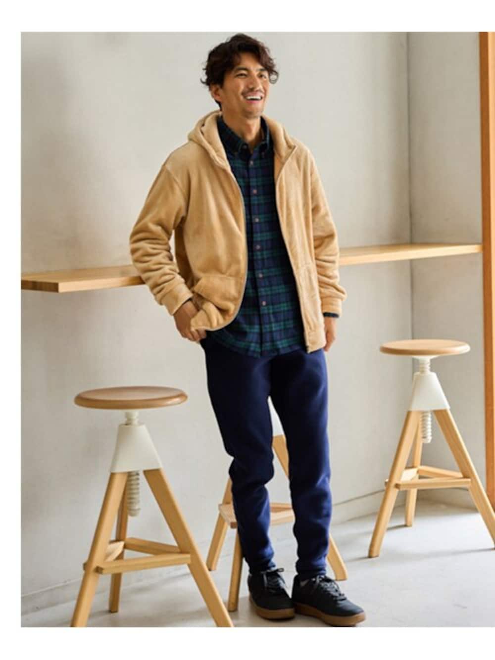 「メンズファッション、モデル、レギュラー、お出かけコーデ、お出かけ、お出かけスタイル、メンズライク、メンズコーデ、メンズアイテム、メンズ」｜「nissenの裏起毛ジョガーパンツ（パンツ、グレー系）」を使った、nissen Mens Modelsさん（メンズ・183cm）の秋コーディネートの1枚目の写真