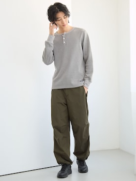 「nissen（ニッセン）のヘビーウェイトワッフルヘンリーネック長袖Tシャツ【３L以上お腹ゆったり】（Tシャツ/カットソー、グレー系）」を使った、nissen Mens Modelsさん（メンズ・182cm）の秋コーディネート