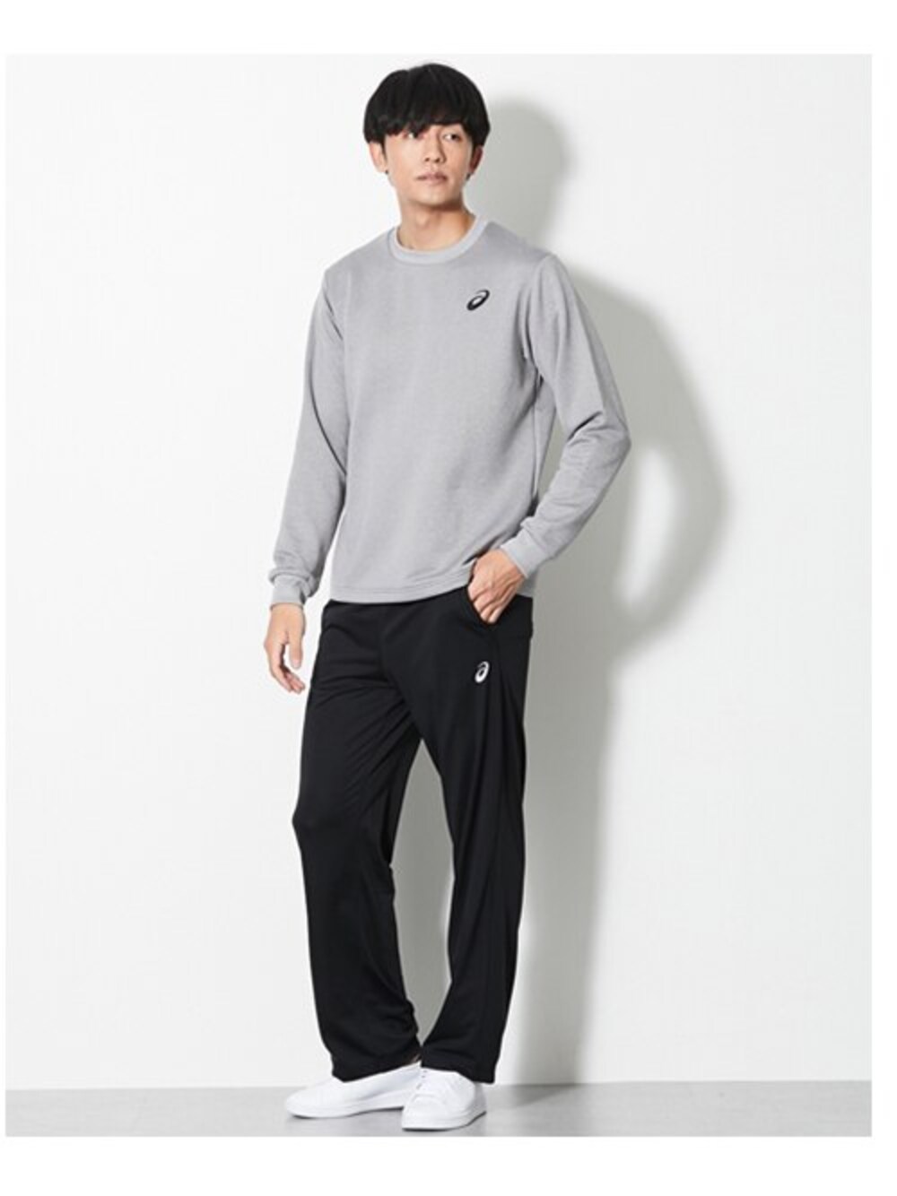 「メンズファッション、モデル、レギュラー」｜「nissenのasics　ドライトレーニングパンツ（アシックス）（ユニセックス）（スポーツグッズ、ブルー系）」を使った、nissen Mens Modelsさん（メンズ・185cm）の秋コーディネートの1枚目の写真