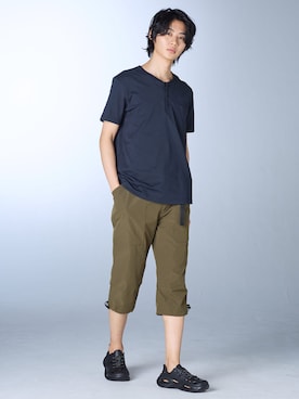 「nissen（ニッセン）の綿１００％お腹ゆったりポケット付ヘンリーネック半袖Tシャツ（Tシャツ/カットソー、ブラック系）」を使った、nissen Mens Modelsさん（メンズ・185cm）の春コーディネート