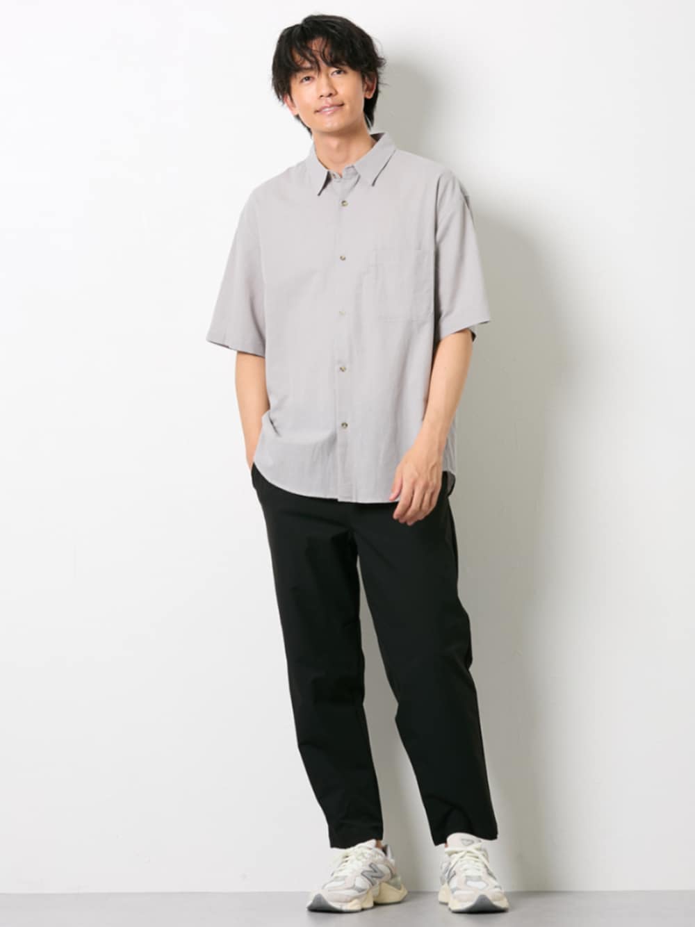 「メンズファッション、メンズライク、メンズコーデ、メンズアイテム、メンズ、カジュアル、カジュアルコーデ、カジュアルスタイル、シャツスタイル、シャツ、アンクルパンツ、夏コーデ」｜「nissenのサマーワイドアンクルパンツ（パンツ、ブラウン系）」を使った、nissen Mens Modelsさん（メンズ・185cm）の夏コーディネートの1枚目の写真