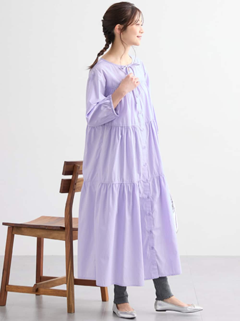「マタニティ、マタニティコーデ、マタニティファッション、モデル、レギュラー、授乳服、ママコーデ、ロングワンピース、シャツワンピ、レギンス、ナチュラル、ティアードワンピース、春コーデ、春夏コーデ、春色」｜「nissenの【産前・産後】マタニティリブレギンス（ウエスト調節可）（マタニティウェア/グッズ、グレー系）」を使った、nissen Maternity Modelsさん（レディース・160cm）の冬コーディネートの1枚目の写真