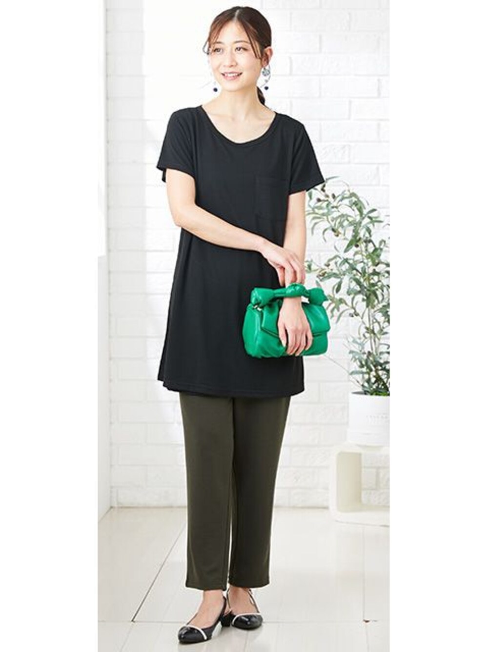 ブラック系のマタニティウェア/グッズ、グリーン系のマタニティウェア/グッズを着用したレディースの春コーディネートの1枚目の写真