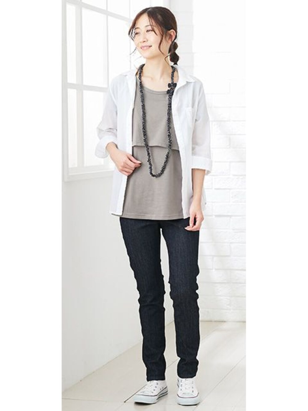 「マタニティファッション、モデル、レギュラー」｜「nissenの【産前】マタニティスキニーストレッチパンツ（マタニティウェア/グッズ、ブルー系）」を使った、nissen Maternity Modelsさん（レディース・160cm）の春コーディネートの1枚目の写真