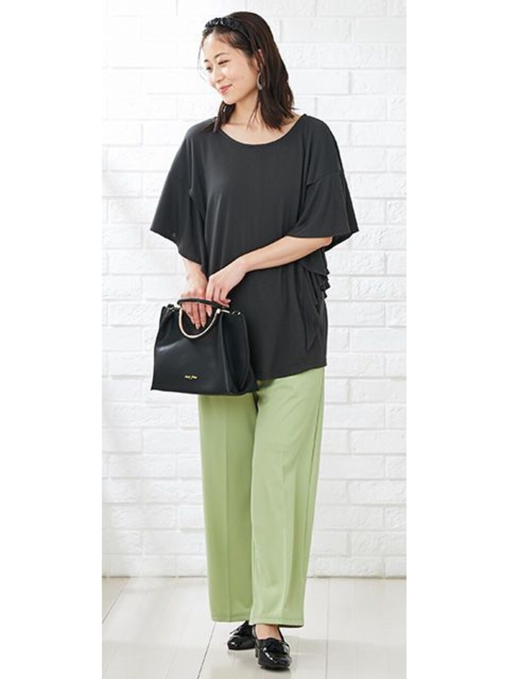 グリーン系のマタニティウェア/グッズ、グレー系のマタニティウェア/グッズを着用したレディースの春コーディネートの1枚目の写真