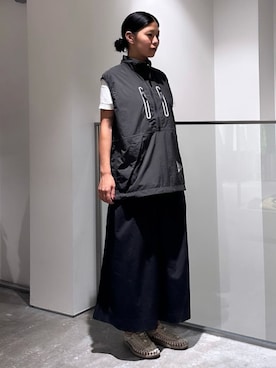 「and wander（アンドワンダー）のアイテム（トップス）」を使った、Gramicciさん（レディース・165cm）の夏コーディネート