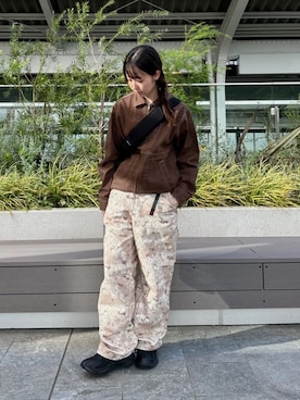 「アイテム（メッセンジャーバッグ）」を使った、Gramicciさん（レディース・161cm）の秋コーディネート