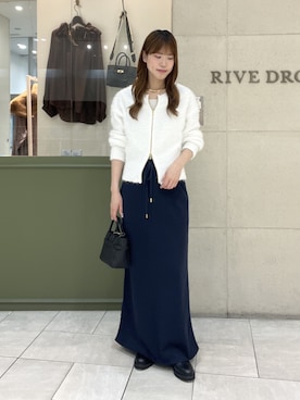 「RIVE DROITE（リヴドロワ）のペーパーフェザーZIPニット（オフィスカジュアル/秋服）（カーディガン/ボレロ、ホワイト系）」を使った、kotoneさん（レディース・166cm）の秋コーディネート