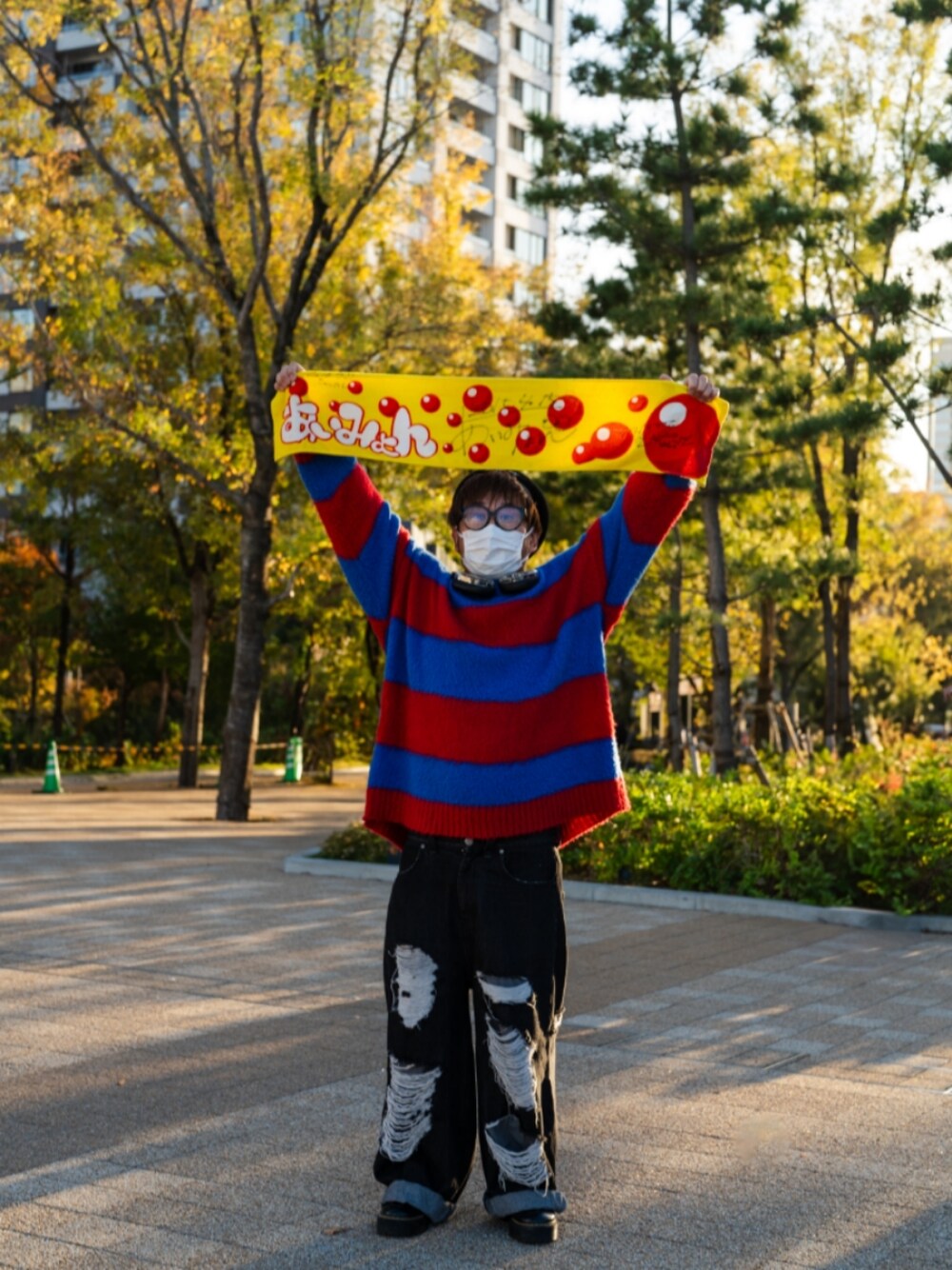「ヘッドホン、ニットコーデ、ダメージデニムパンツ、MILKBOY、ドクターマーチン、ベレー帽、メガネ男子、あいみょん」｜「MILKBOYのBORDER セーター（ニット/セーター、その他）」を使った、ちーぱぱ♡さん（メンズ・169cm）の秋コーディネートの1枚目の写真