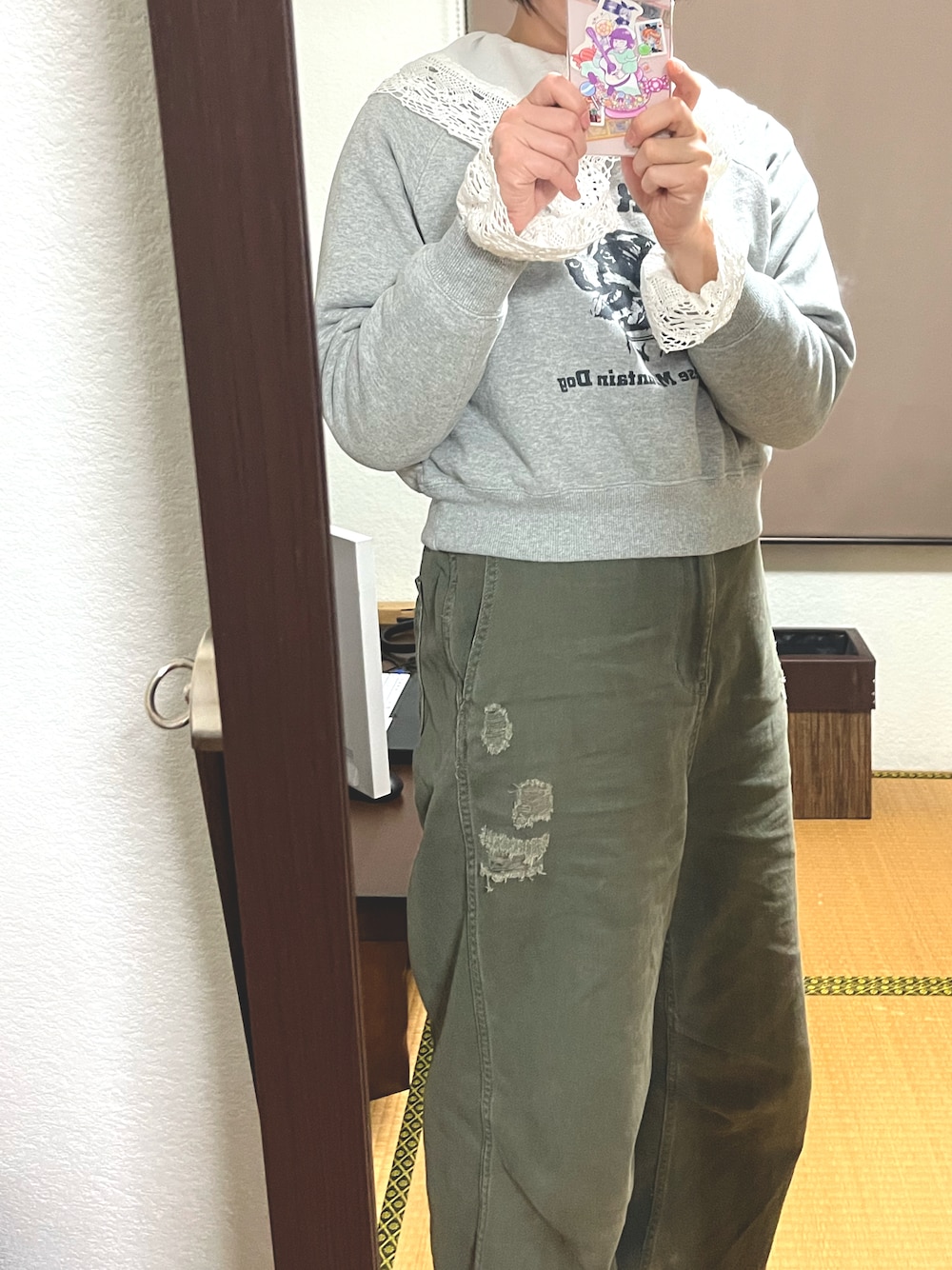 「eLur」｜「eLurの【eLur】ミリタリーパンツ（カーゴパンツ、グリーン系）」を使った、しずくさん（レディース・156cm）の冬コーディネートの1枚目の写真