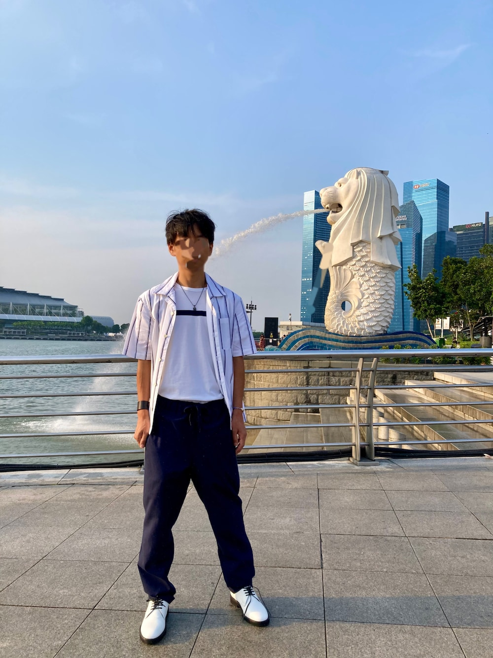 「シンガポール、マーライオン、シンプル」｜「CHROME HEARTSのアイテム（ネックレス、シルバー系）」を使った、なおさん（メンズ・170cm）の夏コーディネートの1枚目の写真