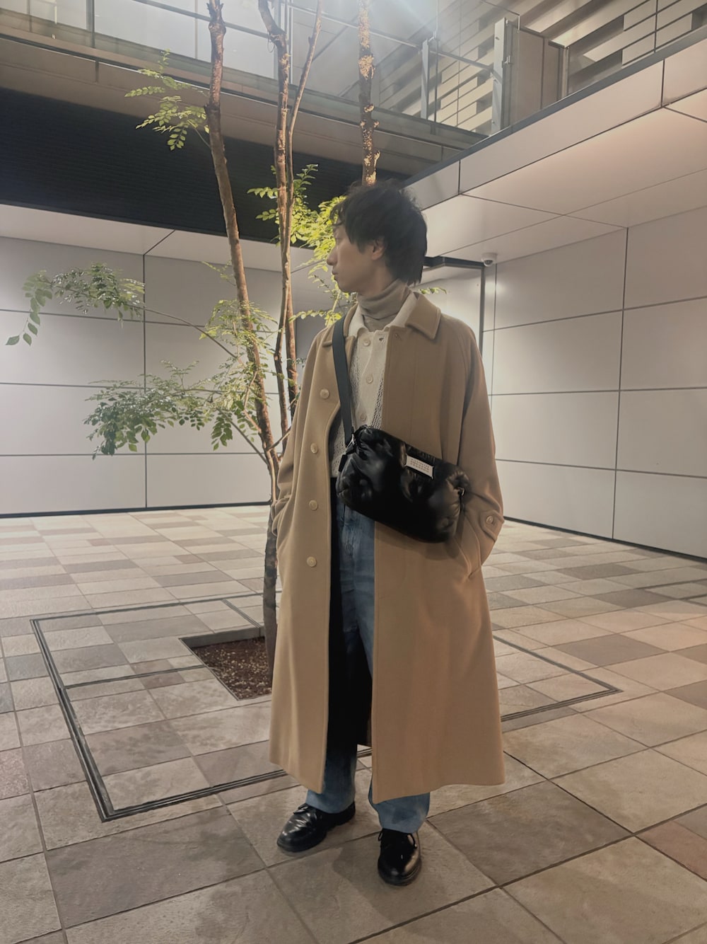 「UNIQLO、our legacy、AURALEE、Maison Margiela、MM6 Maison Martin Margiela、berwick1707、春服コーデ、大人コーデ、オトナカジュアル」｜「UNIQLOのアイテム（ニット/セーター、ベージュ系）」を使った、easymaさん（メンズ・160cm）の春コーディネートの1枚目の写真