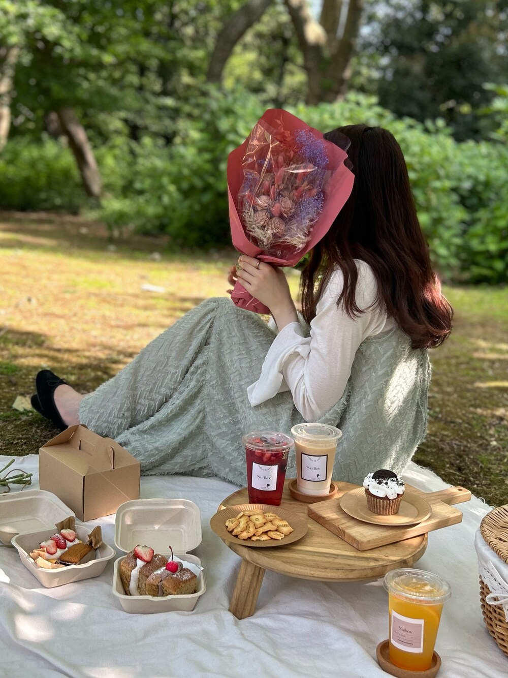 その他のワンピース/ドレス、ホワイト系のTシャツ/カットソーを着用したレディースの夏コーディネートの1枚目の写真