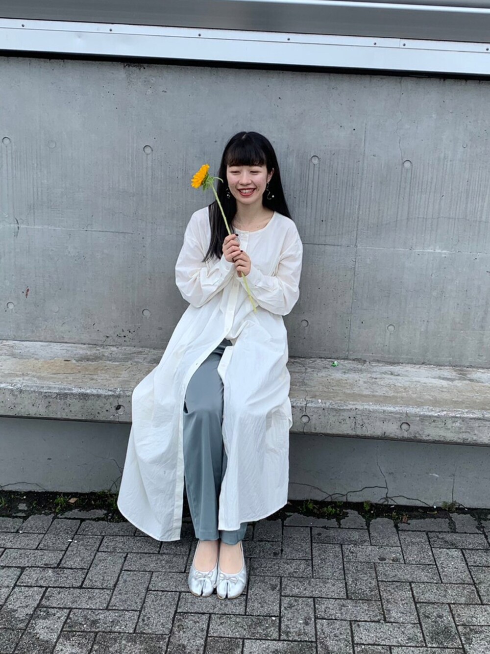 「休日コーデ、シンプルコーデ、レイヤードスタイル、夏、プチプラ、UNIQLO、サテンパンツ、バレエシューズ、オトナカジュアル、niko and ...」｜「no brandのアイテム（バレエシューズ、シルバー系）」を使った、strawberryさん（レディース・160cm）の夏コーディネートの1枚目の写真