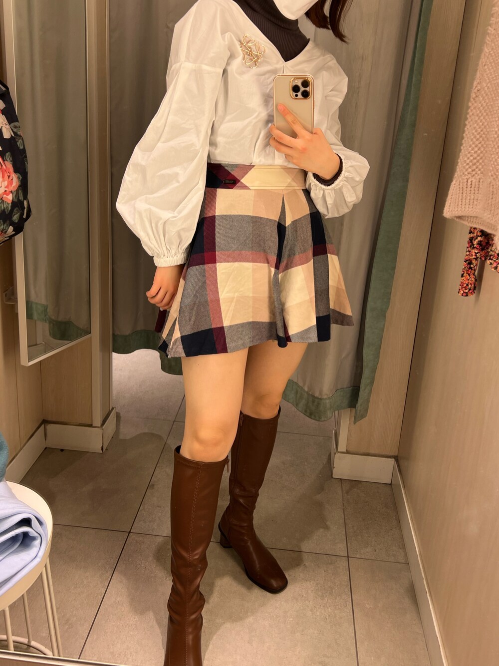 「今日のコーデ、きれいめカジュアル、ボリューム袖、ootd、着回しコーデ、おしゃれさんと繋がりたい、burberry、レイヤード、チェックパンツ、キュロット、LOEWE、ロングブーツ、タートルネック、31 Sons de mode、dholic」｜「BURBERRY BLUE LABELのアイテム（その他パンツ、ベージュ系）」を使った、strawberryさん（レディース・160cm）の冬コーディネートの1枚目の写真