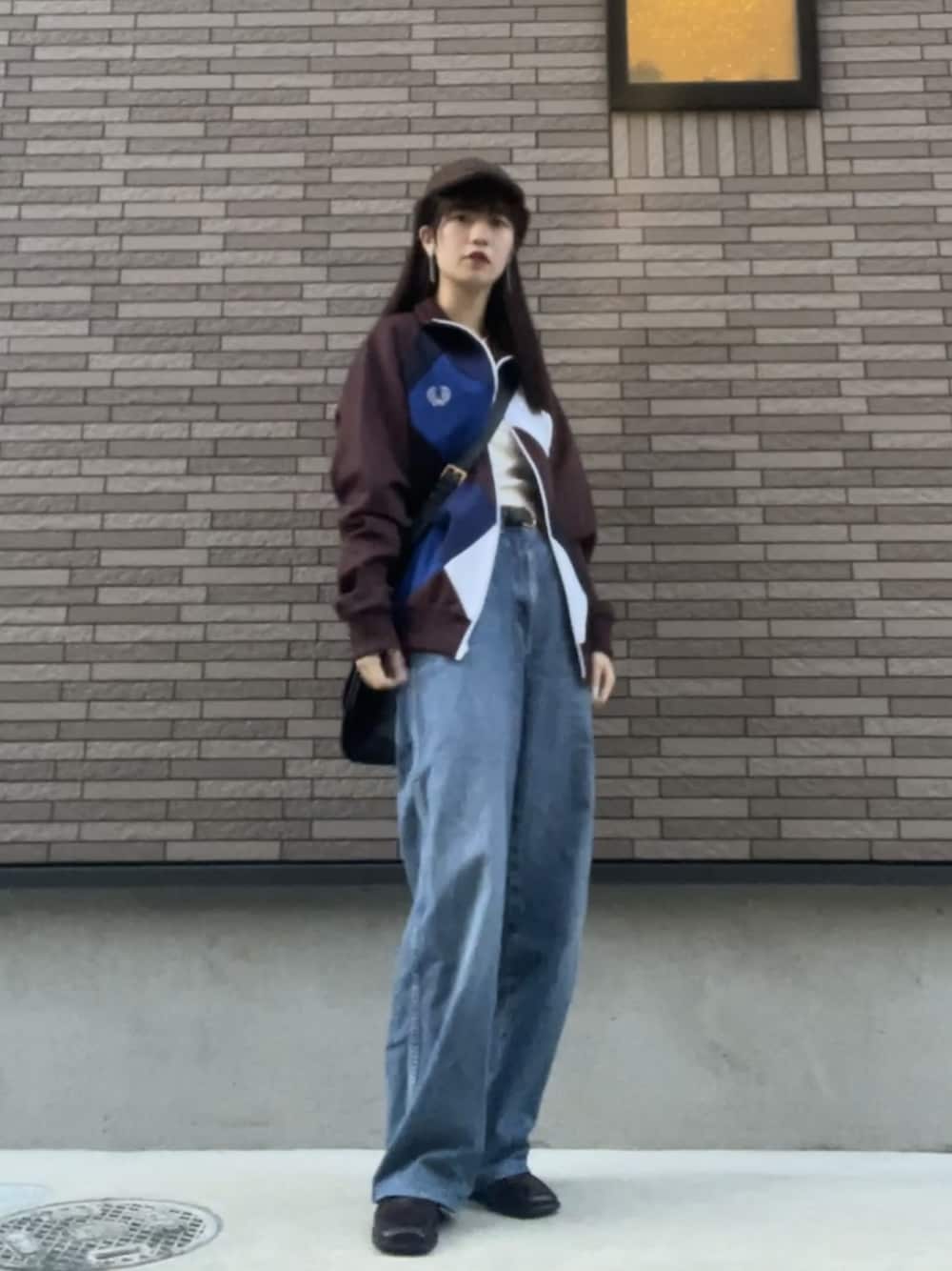 「秋冬コーデ、トラックジャケット、お洒落さんとつながりたい、FRED PERRY、古着、古着女子、古着好きな人と繋がりたい、ローファー、ストリートコーデ、カジュアルコーデ、ビッグシルエット、着回しコーデ、デニムパンツ、楽チンコーデ、お出かけコーデ」｜「UNIQLOのアイテム（デニムパンツ、ブルー系）」を使った、strawberryさん（レディース・160cm）の秋コーディネートの1枚目の写真