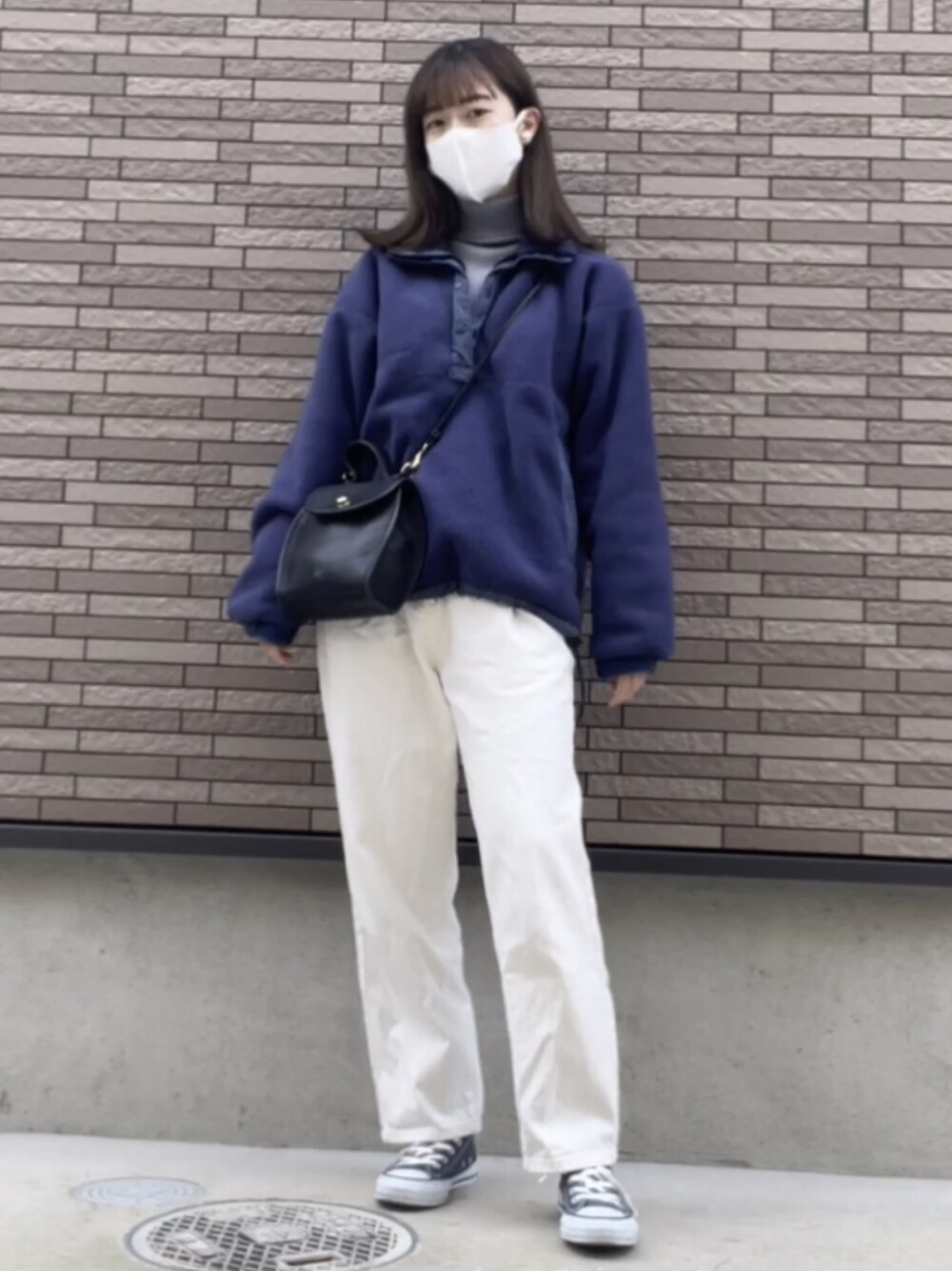 「カジュアルコーデ、古着MIX、古着好きな人と繋がりたい、メンズライク、オーバーサイズ、mont-bell、タートルネック、アウトドアスタイル、ラクチンコーデ、ストリート、白パンツ、休日スタイル、converse、ゆったりコーデ、ハーフジップ」｜「しまむらのアイテム（デニムパンツ、ホワイト系）」を使った、strawberryさん（レディース・160cm）の秋コーディネートの1枚目の写真