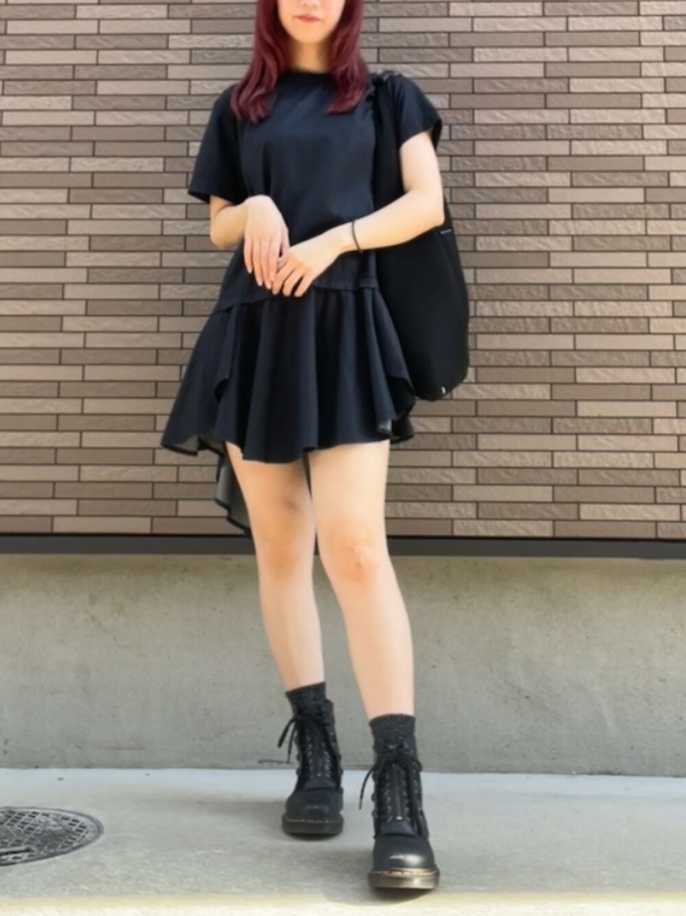 「古着MIX、夏コーデ、モード、モードカジュアル、DIESEL、ワンピース、Dr.Martens、MM6、アシメスカート、ワントーンコーデ、オールブラック、シンプルコーデ、大人カジュアル、おしゃれさんと繋がりたい、高身長女子」｜「DIESELのレディース ワンピース ドレス フレアスカート インディゴ（ワンピース、ブルー系）」を使った、strawberryさん（レディース・160cm）の夏コーディネートの1枚目の写真