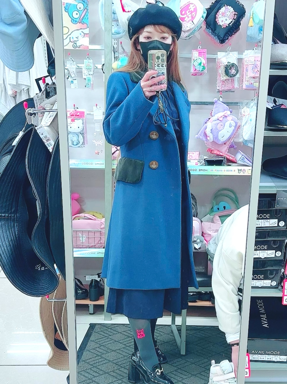 「Vivienne Westwood、ヴィヴィアンウエストウッド、コート、チェスターコート、ベレー帽、タイツ、アラフォー、30代コーデ、ママファッション、ママコーデ、ロングヘア」｜「Vivienne Westwoodのアイテム（ジャケット/アウター、ブルー系）」を使った、♡indigolovE♡さん（レディース・152cm）の冬コーディネートの1枚目の写真