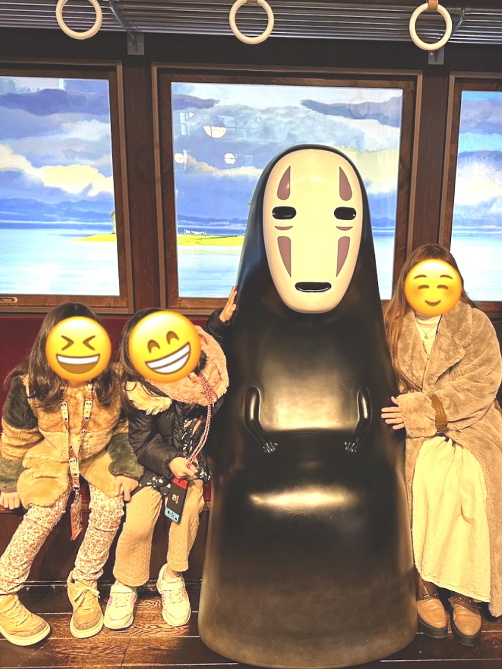 「ファーコート、ムートンコート、親子コーデ、ジブリパーク、ジブリ、家族コーデ、親子、家族旅行、名古屋、アラフォー、30代コーデ、ママ＆娘」｜「RESEXXYのフラッフィーコート（その他アウター、グレー系）」を使った、♡indigolovE♡さん（レディース・152cm）の冬コーディネートの1枚目の写真